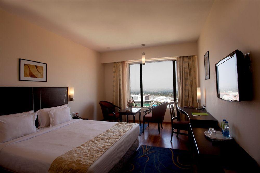Leonia Holistic Destination Otel Shamirpet Dış mekan fotoğraf