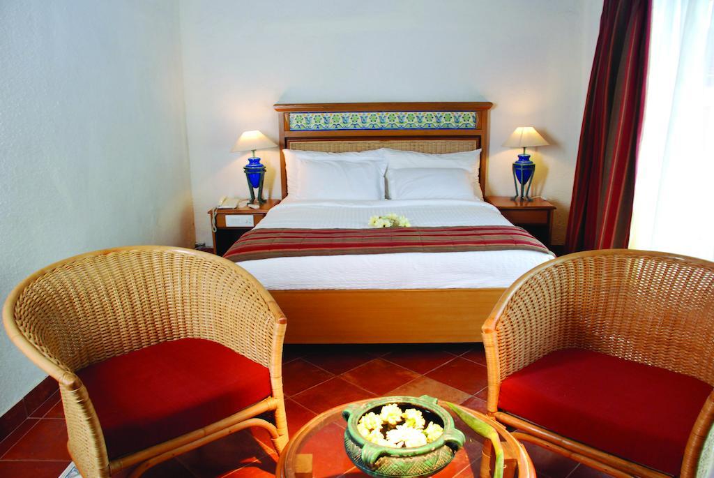 Leonia Holistic Destination Otel Shamirpet Oda fotoğraf