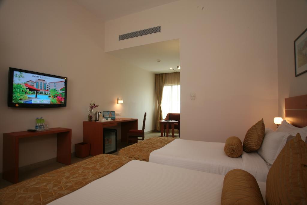 Leonia Holistic Destination Otel Shamirpet Oda fotoğraf