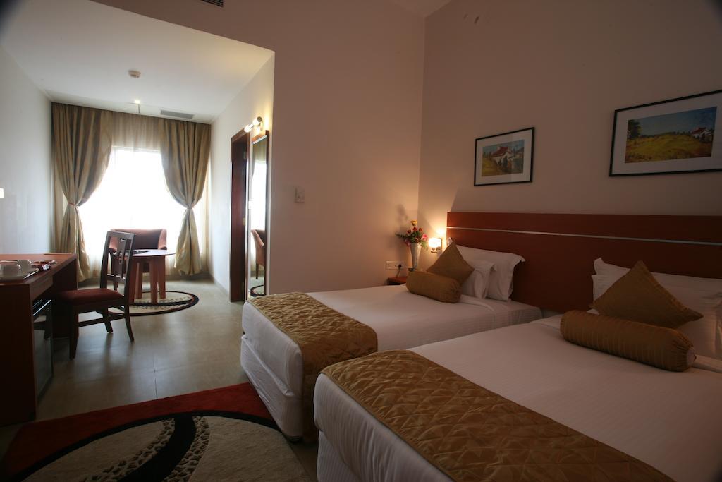 Leonia Holistic Destination Otel Shamirpet Oda fotoğraf