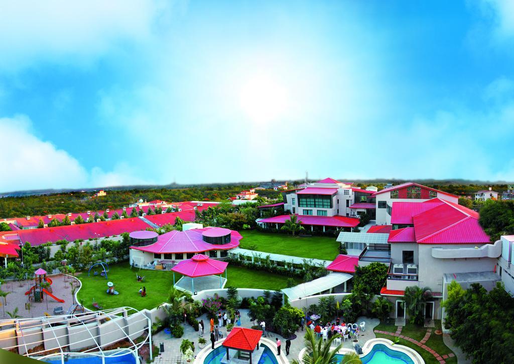 Leonia Holistic Destination Otel Shamirpet Dış mekan fotoğraf