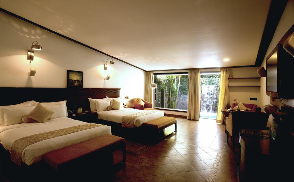 Leonia Holistic Destination Otel Shamirpet Oda fotoğraf